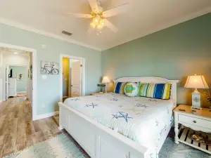 Beautiful beachfront house w/ stunning views, free WiFi, & outdoor shower