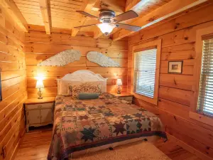 Serene Riverside Escape - Hot Tub, WiFi, Fire Pit