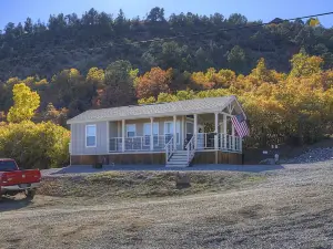 Riverside Mountain Hideaway - Large Section, Cozy Retreat