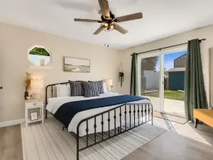 Downtown Windsor Home With Hot Tub & Pool Table