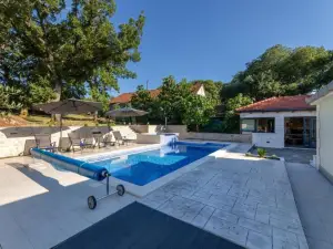 Idyllic Escape Villa Maretici with Pool and Private Garden