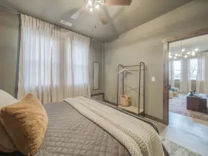 The Concord: A charming 2-bed 2-bath pet friendly house in historic Saint James