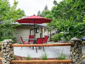 Barefoot Villas Room 1 Redwood