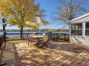Stylish Long Lake Lodge: 1 hr from Twin Cities w game room, fire pit, lakefront