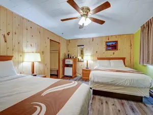 Four Seasons Lodge