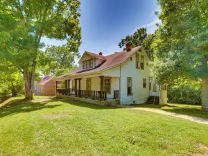 Classic Stewart Home ~ 2 Mi to Boat Launch!