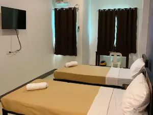 Apo Reef Travellers Hotel