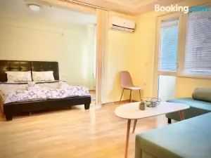 Sunny Central Apartment with TV & Wi-Fi