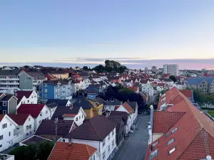 Vibrant Apartment on Bustling Street, above a Restaurant. Perfect for Tourists,