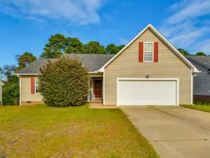 Convenient Fayetteville Home - 6 Mi to Downtown!