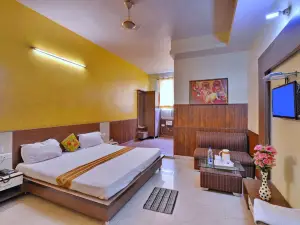 Aarya Hotel
