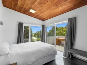 Bay Vista Retreat