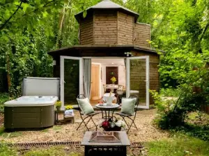 Honeycombe - Treehouse in the Heart of Dorset