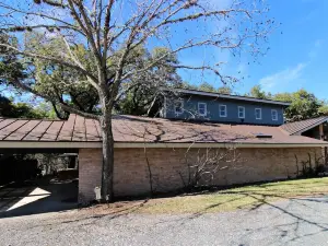 Large and Beautiful Home Directly Overlooking the Frio River
