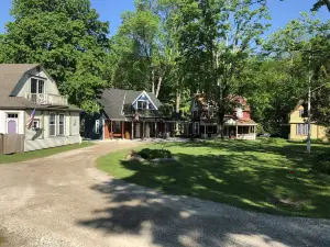 Doc's Lake house 1st floor, 2 bedroom apartment