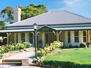 Battunga Cottages
