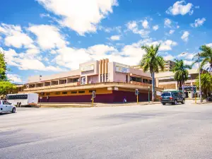 Coyotes Hotel & Conference Centre