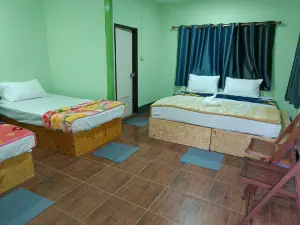 โรงแรมบุษราคัม
