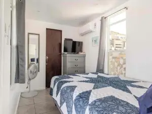 Beachfront relaxing house, listening Sound the sea