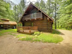 Secluded Log Cabin in NW Michigan: Hot Tub & Deck