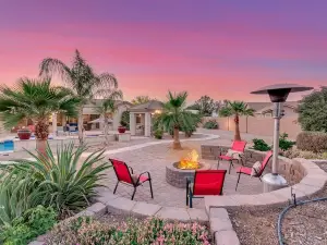 Oasis in the Desert! 5 Bedrooms, 3 Baths, Heated Resort Pool and Spa! Separate Casita! by Redawning