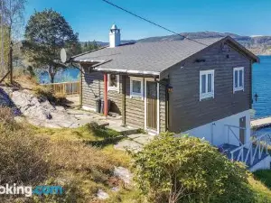 Amazing Home in Eikelandsosen with Sauna