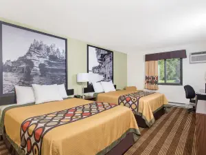 Super 8 by Wyndham Eau Claire I-94