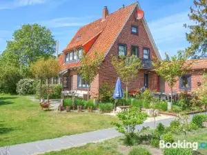 Nice Home in Cadenberge with Sauna