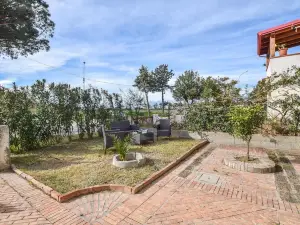 2 Bedroom Cozy Apartment in Botricello