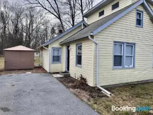 Pet Friendly Home in Poughkeepsie- Hot Tub- Private Cook Experience Option