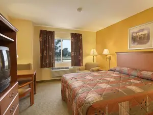 Super 8 by Wyndham Topeka at Forbes Landing