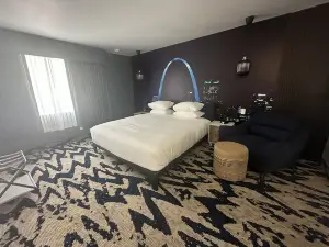 Lighthouse Inn & Suites