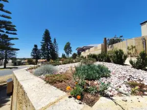 Dolphin Beach House - Wannanup, Mandurah Between the Estuary and the Ocean
