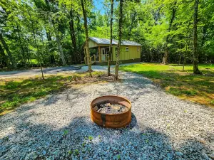 Family Get Away Tiny House Cabin with Bunk Room+Pet Friendly! Lake Guntersville