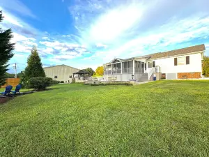 Steel Magnolias Cozy Main Home in Amelia County