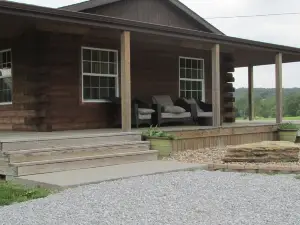 Secluded, Log Rental Cabin, Private Hot Tub,on Southern Illinois Wine Trail