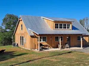 EXTRAORDINARY Home at Sky Hawk Ridge, a 185-acre Refuge next to Buffalo River