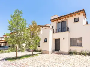 4Br Private Sanctuary with Pools and Gym