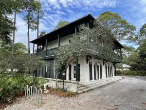 Hibiscus Coffee & Guesthouse