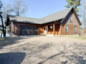 Tomahawk Cabin - Full Stocked Lake House
