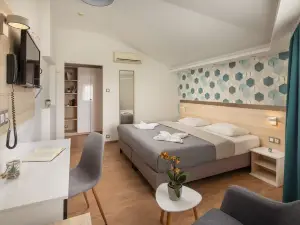 Kristály Hotel