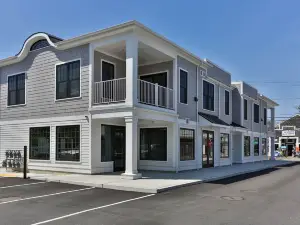 Luxury Living and Rooftop Terrace - Stunning Coastal Escape