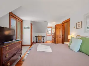 Stunning Water Views and Spacious Decks - Inviting Coastal Retreat