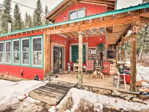 Creekside Clancy Cabin in Helena Natl Forest!
