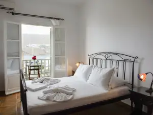 Yperia Hotel