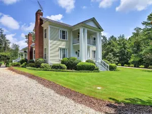 Historic Lafayette Retreat w/ Guest House!