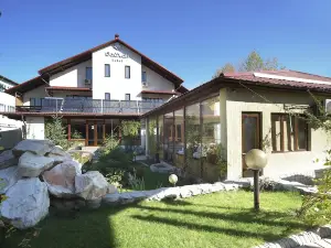 Tian-Shan Hotel