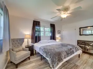 Waterfront Retreat w/ Deck on Lake Eufaula!