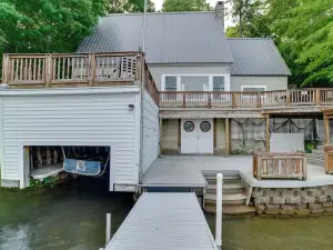 Loon Lake Hideaway w/ Kayaks & Fishing Gear!