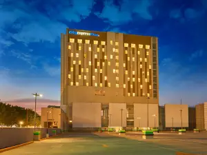 City Express Plus by Marriott Ciudad de México Mundo E